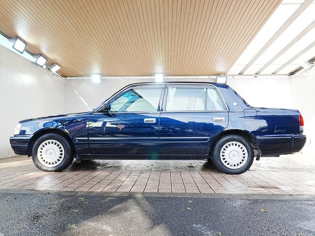 クラウン スーパーデラックスＧパッケージ　純正フロアマット　純正ドアバイザー　ＥＴＣ　電動格納ミラー　社外フロントドライブレコーダー　オートエアコン　スペアタイヤ　ＡＢＳ　記録簿　鍵２本（9枚目）