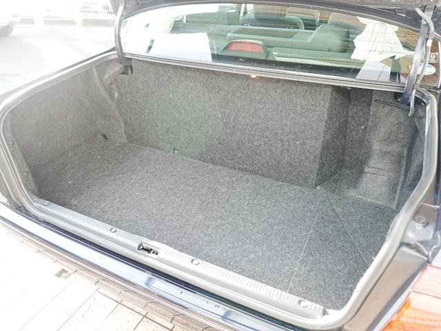 クラウン スーパーデラックスＧパッケージ　純正フロアマット　純正ドアバイザー　ＥＴＣ　電動格納ミラー　社外フロントドライブレコーダー　オートエアコン　スペアタイヤ　ＡＢＳ　記録簿　鍵２本（17枚目）