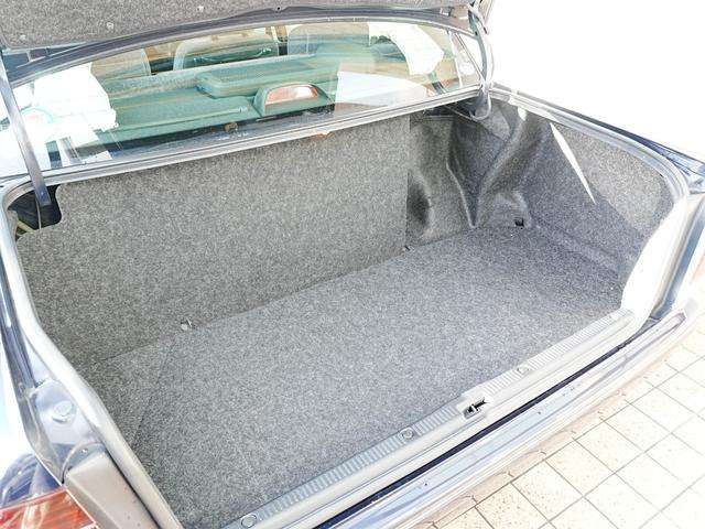 クラウン スーパーデラックスＧパッケージ　純正フロアマット　純正ドアバイザー　ＥＴＣ　電動格納ミラー　社外フロントドライブレコーダー　オートエアコン　スペアタイヤ　ＡＢＳ　記録簿　鍵２本（18枚目）