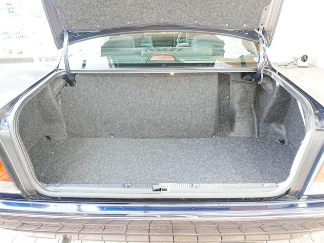 クラウン スーパーデラックスＧパッケージ　純正フロアマット　純正ドアバイザー　ＥＴＣ　電動格納ミラー　社外フロントドライブレコーダー　オートエアコン　スペアタイヤ　ＡＢＳ　記録簿　鍵２本（19枚目）