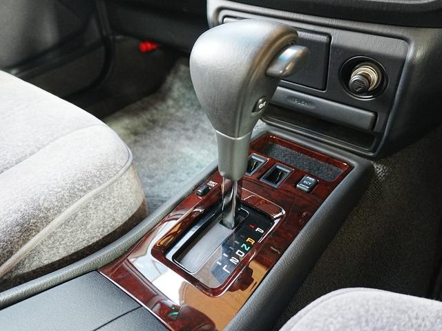 クラウン スーパーデラックスＧパッケージ　純正フロアマット　純正ドアバイザー　ＥＴＣ　電動格納ミラー　社外フロントドライブレコーダー　オートエアコン　スペアタイヤ　ＡＢＳ　記録簿　鍵２本（28枚目）