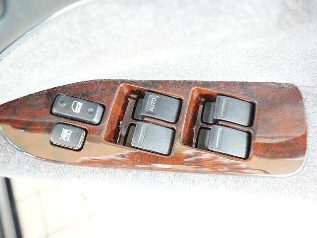 クラウン スーパーデラックスＧパッケージ　純正フロアマット　純正ドアバイザー　ＥＴＣ　電動格納ミラー　社外フロントドライブレコーダー　オートエアコン　スペアタイヤ　ＡＢＳ　記録簿　鍵２本（34枚目）