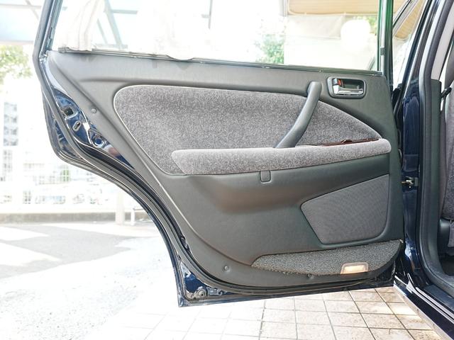 クラウン スーパーデラックスＧパッケージ　純正フロアマット　純正ドアバイザー　ＥＴＣ　電動格納ミラー　社外フロントドライブレコーダー　オートエアコン　スペアタイヤ　ＡＢＳ　記録簿　鍵２本（50枚目）