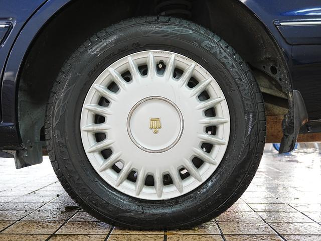 クラウン スーパーデラックスＧパッケージ　純正フロアマット　純正ドアバイザー　ＥＴＣ　電動格納ミラー　社外フロントドライブレコーダー　オートエアコン　スペアタイヤ　ＡＢＳ　記録簿　鍵２本（64枚目）