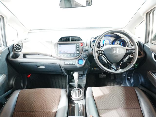 フィットシャトルハイブリッド ハイブリッド・スマートセレクション 純正ナビTV付き HIDヘッドライト クルコン バックカメラ 前後ドラレコ ハーフレザーシート ステアスイッチ 横滑り防止 純正マッド 純正バイザー トノカバー ECON AUTOライト(3枚目)