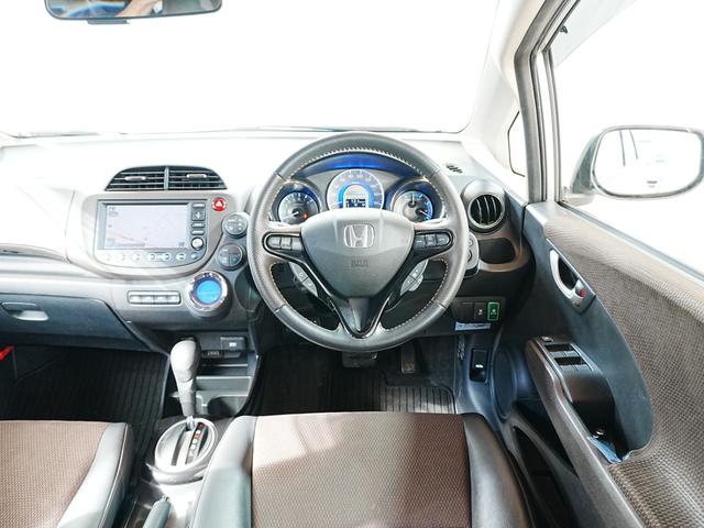 フィットシャトルハイブリッド ハイブリッド・スマートセレクション 純正ナビTV付き HIDヘッドライト クルコン バックカメラ 前後ドラレコ ハーフレザーシート ステアスイッチ 横滑り防止 純正マッド 純正バイザー トノカバー ECON AUTOライト(15枚目)