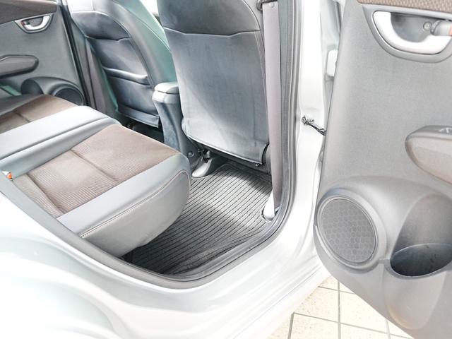 フィットシャトルハイブリッド ハイブリッド・スマートセレクション 純正ナビTV付き HIDヘッドライト クルコン バックカメラ 前後ドラレコ ハーフレザーシート ステアスイッチ 横滑り防止 純正マッド 純正バイザー トノカバー ECON AUTOライト(45枚目)