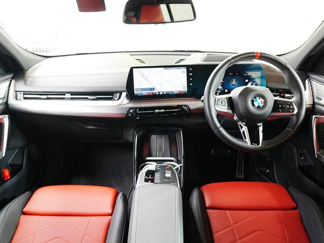 X2 M35i xDrive ディスプレイオーディオ 赤黒革シート パワーシート ハーマンカードン HUD 全方位カメラ ワイヤレス充電 純正前後ドラレコ シートヒーター ステアリングヒーター パワーバックドア アンビエントライト(2枚目)