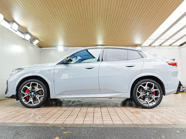 X2 M35i xDrive ディスプレイオーディオ 赤黒革シート パワーシート ハーマンカードン HUD 全方位カメラ ワイヤレス充電 純正前後ドラレコ シートヒーター ステアリングヒーター パワーバックドア アンビエントライト(8枚目)