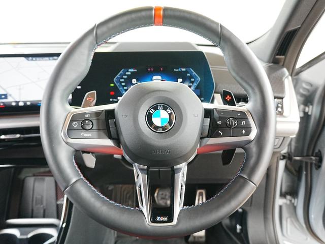 X2 M35i xDrive ディスプレイオーディオ 赤黒革シート パワーシート ハーマンカードン HUD 全方位カメラ ワイヤレス充電 純正前後ドラレコ シートヒーター ステアリングヒーター パワーバックドア アンビエントライト(13枚目)