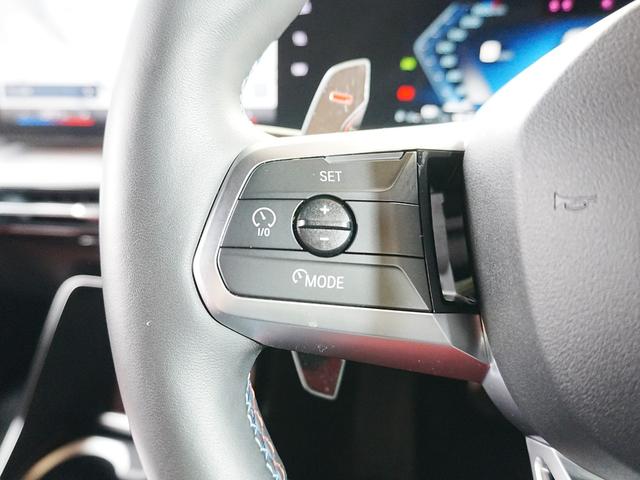 X2 M35i xDrive ディスプレイオーディオ 赤黒革シート パワーシート ハーマンカードン HUD 全方位カメラ ワイヤレス充電 純正前後ドラレコ シートヒーター ステアリングヒーター パワーバックドア アンビエントライト(19枚目)