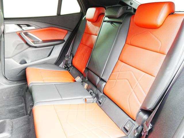 X2 M35i xDrive ディスプレイオーディオ 赤黒革シート パワーシート ハーマンカードン HUD 全方位カメラ ワイヤレス充電 純正前後ドラレコ シートヒーター ステアリングヒーター パワーバックドア アンビエントライト(35枚目)