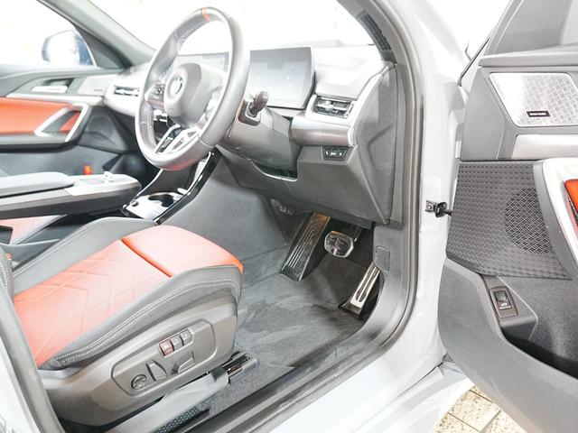 X2 M35i xDrive ディスプレイオーディオ 赤黒革シート パワーシート ハーマンカードン HUD 全方位カメラ ワイヤレス充電 純正前後ドラレコ シートヒーター ステアリングヒーター パワーバックドア アンビエントライト(36枚目)