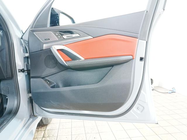 X2 M35i xDrive ディスプレイオーディオ 赤黒革シート パワーシート ハーマンカードン HUD 全方位カメラ ワイヤレス充電 純正前後ドラレコ シートヒーター ステアリングヒーター パワーバックドア アンビエントライト(40枚目)