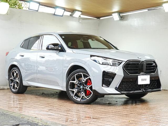 X2 M35i xDrive ディスプレイオーディオ 赤黒革シート パワーシート ハーマンカードン HUD 全方位カメラ ワイヤレス充電 純正前後ドラレコ シートヒーター ステアリングヒーター パワーバックドア アンビエントライト(44枚目)