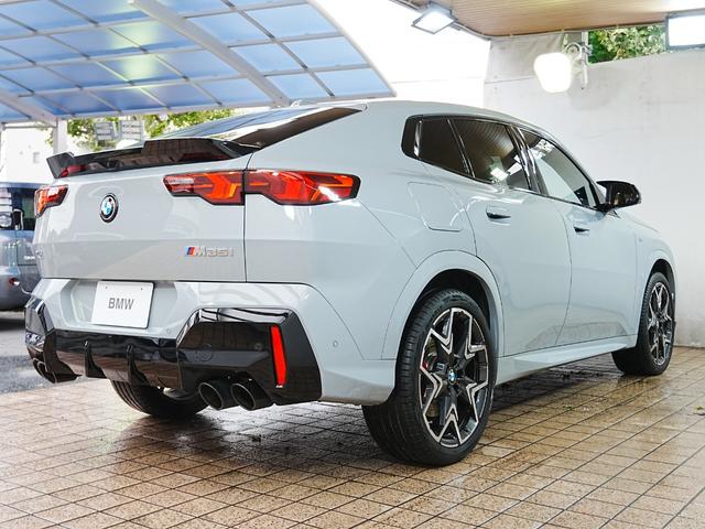 X2 M35i xDrive ディスプレイオーディオ 赤黒革シート パワーシート ハーマンカードン HUD 全方位カメラ ワイヤレス充電 純正前後ドラレコ シートヒーター ステアリングヒーター パワーバックドア アンビエントライト(46枚目)