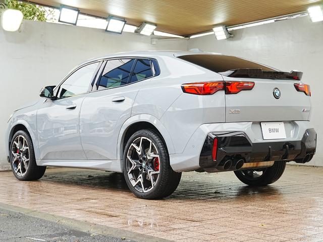 X2 M35i xDrive ディスプレイオーディオ 赤黒革シート パワーシート ハーマンカードン HUD 全方位カメラ ワイヤレス充電 純正前後ドラレコ シートヒーター ステアリングヒーター パワーバックドア アンビエントライト(47枚目)