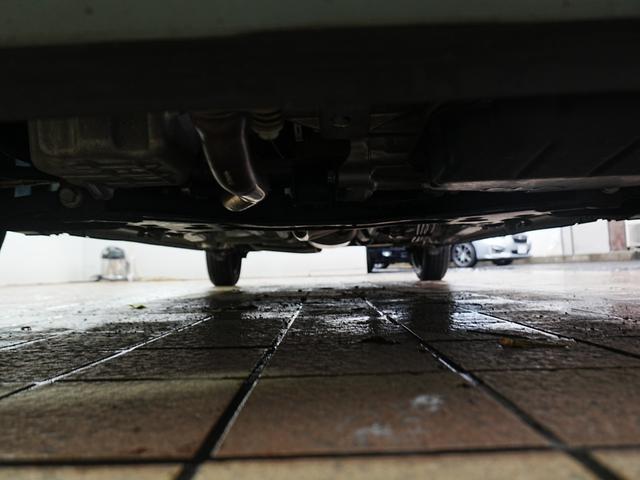 ボディのガラスコーティング施工も好評受付中です！撥水性の効果は３年以上♪メンテナンスは水洗いのみ♪その他カスタマイズやアフターパーツ取付なども是非ご相談下さい！