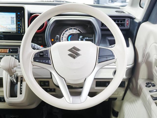 当社専門業者が納車前クリーニングしておりますので内装もとても綺麗な状態でお渡ししております。もちろんシート、足元、パネル関係、天井とお客様にお喜びいただけますよう心を込めて磨いています！！