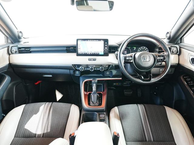 ヴェゼル e:HEV PLaY ディスプレイオーディオ パノラマルーフ フルセグTV Bluetooth 全方位カメラ ハーフレザーシート カープレイ 専用コンビシート ホンダコネクト ステアヒータ プレミアムオーディオ 純正マット(2枚目)