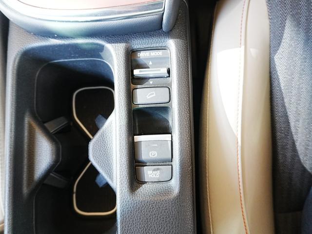 ヴェゼル e:HEV PLaY ディスプレイオーディオ パノラマルーフ フルセグTV Bluetooth 全方位カメラ ハーフレザーシート カープレイ 専用コンビシート ホンダコネクト ステアヒータ プレミアムオーディオ 純正マット(28枚目)