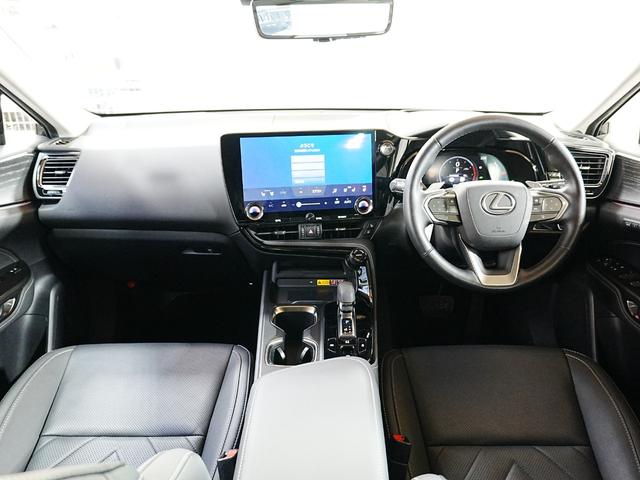 ＮＸ ＮＸ３５０ｈ　バージョンＬ　１オーナー　ユーザー買取　アドバンスドパーク　パノラマサンルーフ　黒革シート　デジタルインナーミラー　置くだけ充電　全席シートヒーター　ステアヒーター　純正２０ＡＷ　パワーバックドア　全方位カメラ（2枚目）