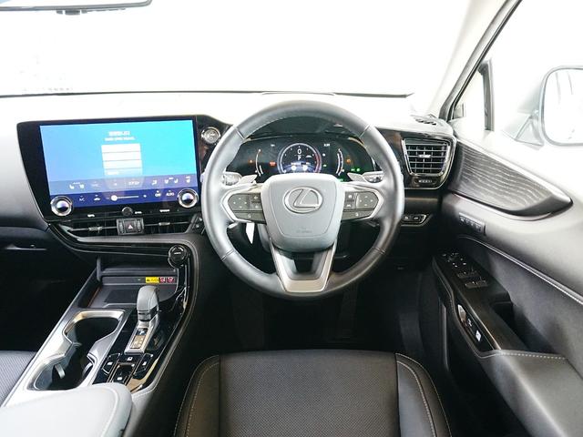 ＮＸ ＮＸ３５０ｈ　バージョンＬ　１オーナー　ユーザー買取　アドバンスドパーク　パノラマサンルーフ　黒革シート　デジタルインナーミラー　置くだけ充電　全席シートヒーター　ステアヒーター　純正２０ＡＷ　パワーバックドア　全方位カメラ（18枚目）