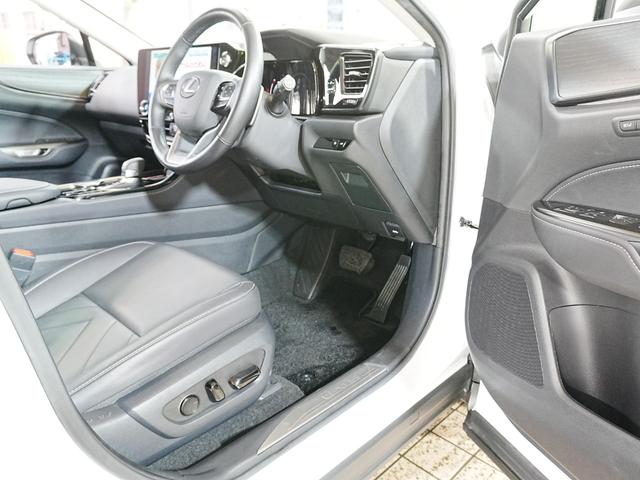 ＮＸ ＮＸ３５０ｈ　バージョンＬ　１オーナー　ユーザー買取　アドバンスドパーク　パノラマサンルーフ　黒革シート　デジタルインナーミラー　置くだけ充電　全席シートヒーター　ステアヒーター　純正２０ＡＷ　パワーバックドア　全方位カメラ（46枚目）