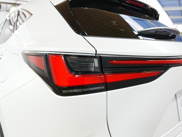 ＮＸ ＮＸ３５０ｈ　バージョンＬ　１オーナー　ユーザー買取　アドバンスドパーク　パノラマサンルーフ　黒革シート　デジタルインナーミラー　置くだけ充電　全席シートヒーター　ステアヒーター　純正２０ＡＷ　パワーバックドア　全方位カメラ（66枚目）