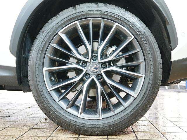 ＮＸ ＮＸ３５０ｈ　バージョンＬ　１オーナー　ユーザー買取　アドバンスドパーク　パノラマサンルーフ　黒革シート　デジタルインナーミラー　置くだけ充電　全席シートヒーター　ステアヒーター　純正２０ＡＷ　パワーバックドア　全方位カメラ（70枚目）