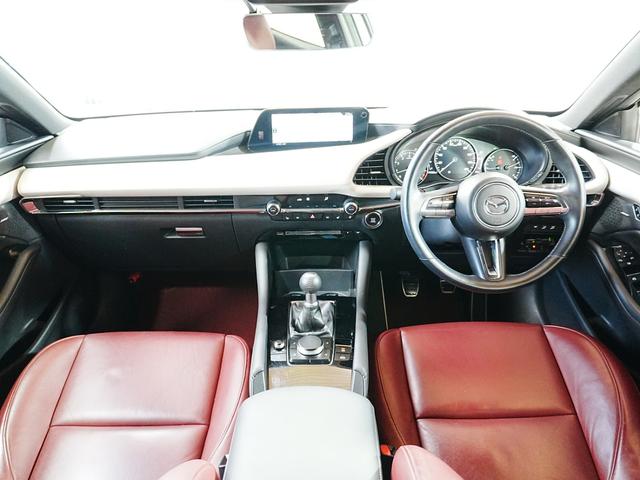 ＭＡＺＤＡ３ファストバック １５Ｓ　１００周年特別記念車　純正ナビ　フルセグＴＶ　Ｂｌｕｅｔｏｏｔｈ　全方位カメラ　シグネチャスタイルＰＫＧ　ユーザー買取　ステアスイッチ　アイドリングストップ　ＢＯＳＥスピーカー　３６０度セーフティＰＫＧ　タワーバー　マット（2枚目）