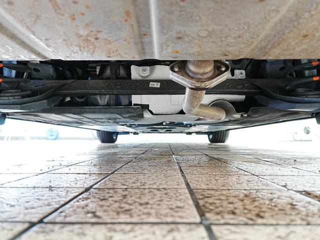 ＭＡＺＤＡ３ファストバック １５Ｓ　１００周年特別記念車　純正ナビ　フルセグＴＶ　Ｂｌｕｅｔｏｏｔｈ　全方位カメラ　シグネチャスタイルＰＫＧ　ユーザー買取　ステアスイッチ　アイドリングストップ　ＢＯＳＥスピーカー　３６０度セーフティＰＫＧ　タワーバー　マット（14枚目）