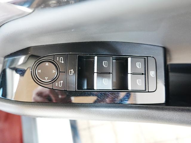 ＭＡＺＤＡ３ファストバック １５Ｓ　１００周年特別記念車　純正ナビ　フルセグＴＶ　Ｂｌｕｅｔｏｏｔｈ　全方位カメラ　シグネチャスタイルＰＫＧ　ユーザー買取　ステアスイッチ　アイドリングストップ　ＢＯＳＥスピーカー　３６０度セーフティＰＫＧ　タワーバー　マット（35枚目）