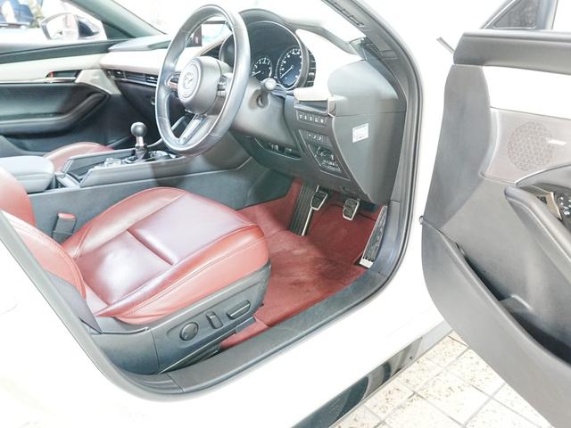 ＭＡＺＤＡ３ファストバック １５Ｓ　１００周年特別記念車　純正ナビ　フルセグＴＶ　Ｂｌｕｅｔｏｏｔｈ　全方位カメラ　シグネチャスタイルＰＫＧ　ユーザー買取　ステアスイッチ　アイドリングストップ　ＢＯＳＥスピーカー　３６０度セーフティＰＫＧ　タワーバー　マット（38枚目）