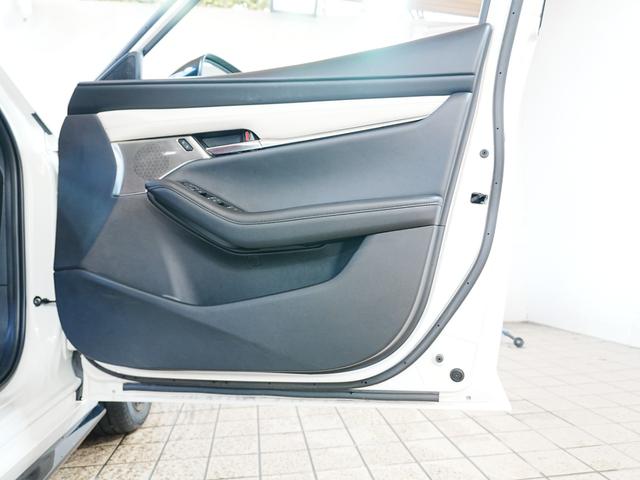 ＭＡＺＤＡ３ファストバック １５Ｓ　１００周年特別記念車　純正ナビ　フルセグＴＶ　Ｂｌｕｅｔｏｏｔｈ　全方位カメラ　シグネチャスタイルＰＫＧ　ユーザー買取　ステアスイッチ　アイドリングストップ　ＢＯＳＥスピーカー　３６０度セーフティＰＫＧ　タワーバー　マット（39枚目）