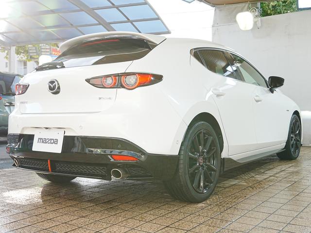 ＭＡＺＤＡ３ファストバック １５Ｓ　１００周年特別記念車　純正ナビ　フルセグＴＶ　Ｂｌｕｅｔｏｏｔｈ　全方位カメラ　シグネチャスタイルＰＫＧ　ユーザー買取　ステアスイッチ　アイドリングストップ　ＢＯＳＥスピーカー　３６０度セーフティＰＫＧ　タワーバー　マット（68枚目）
