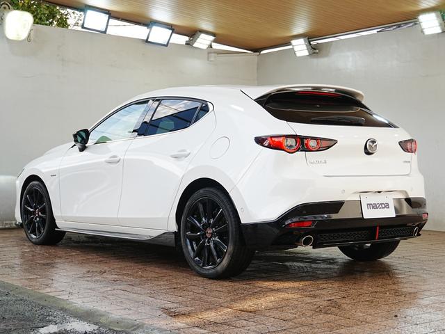 ＭＡＺＤＡ３ファストバック １５Ｓ　１００周年特別記念車　純正ナビ　フルセグＴＶ　Ｂｌｕｅｔｏｏｔｈ　全方位カメラ　シグネチャスタイルＰＫＧ　ユーザー買取　ステアスイッチ　アイドリングストップ　ＢＯＳＥスピーカー　３６０度セーフティＰＫＧ　タワーバー　マット（69枚目）