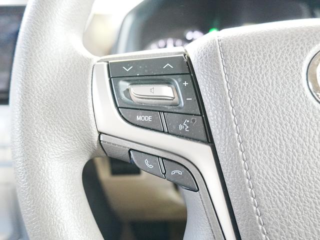 当社専門業者が納車前クリーニングしておりますので内装もとても綺麗な状態でお渡ししております。もちろんシート、足元、パネル関係、天井とお客様にお喜びいただけますよう心を込めて磨いています！！