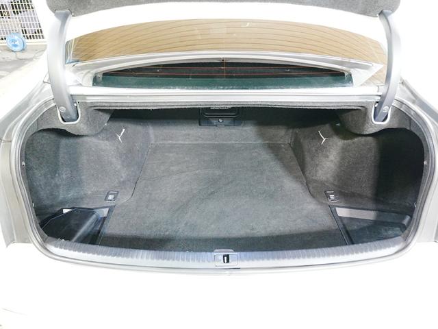 『法令１２か月点検または２４か月点検全車実施しております。指定工場、認証工場基準の交換対象バッテリー・ブレーキパット・オイル類・ＡＣフィルター・ベルト・バルブ・タイヤ等。』安心整備です