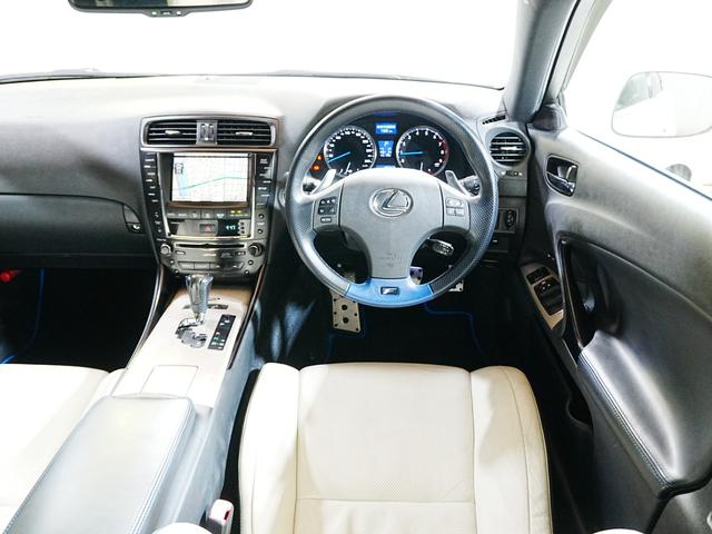 ボディのガラスコーティング施工も好評受付中です！撥水性の効果は３年以上♪メンテナンスは水洗いのみ♪その他カスタマイズやアフターパーツ取付なども是非ご相談下さい！