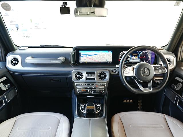 Ｇクラス Ｇ４００ｄ　ＡＭＧライン　マヌファクトゥーアプログラム　ラグジュアリーパッケージ　アダプティングダンピングシステム　ブルメスターサウンド　白本革シート　サンルーフ　全方位カメラ　アンビエントライト　ワンオーナー（2枚目）