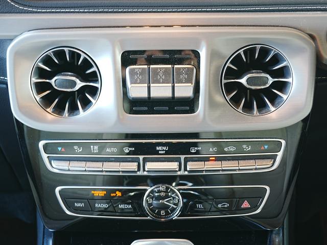 Ｇクラス Ｇ４００ｄ　ＡＭＧライン　マヌファクトゥーアプログラム　ラグジュアリーパッケージ　アダプティングダンピングシステム　ブルメスターサウンド　白本革シート　サンルーフ　全方位カメラ　アンビエントライト　ワンオーナー（24枚目）