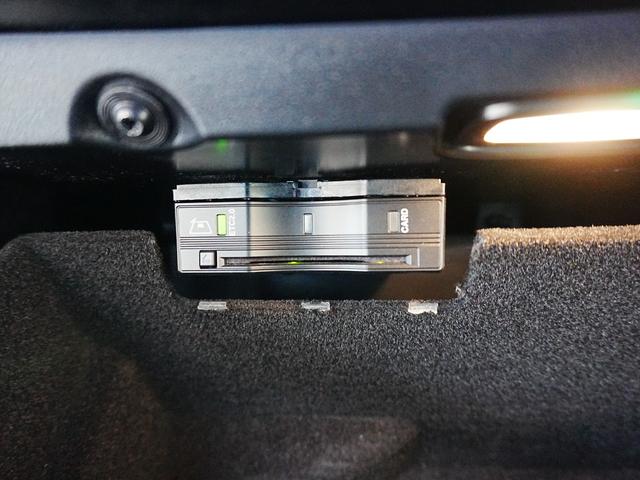 Ｇクラス Ｇ４００ｄ　ＡＭＧライン　マヌファクトゥーアプログラム　ラグジュアリーパッケージ　アダプティングダンピングシステム　ブルメスターサウンド　白本革シート　サンルーフ　全方位カメラ　アンビエントライト　ワンオーナー（28枚目）