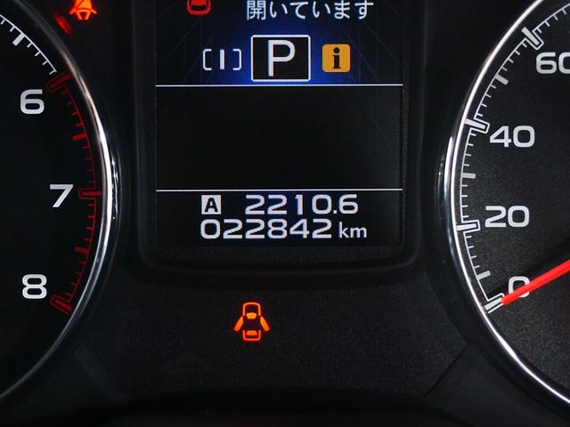 当社専門業者が納車前クリーニングしておりますので内装もとても綺麗な状態でお渡ししております。もちろんシート、足元、パネル関係、天井とお客様にお喜びいただけますよう心を込めて磨いています！！