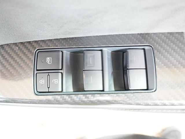 エンジンルームもピカピカにしてお渡しします。法定点検をしっかりし、お客様に不安がなく、安心してカーライフをお過ごしできるようにしっかり行います。アフター整備もお任せください！