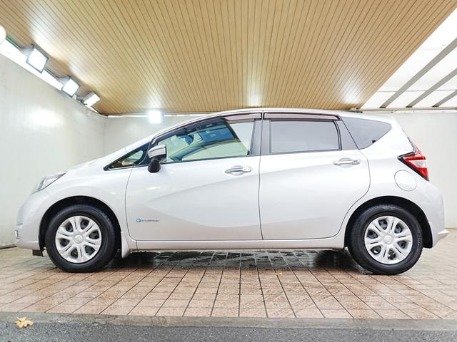 ノート ｅ－パワー　Ｘ　純正７インチナビ　フルセグＴＶ　全方位カメラ　デジタルインナーミラー　踏み間違い防止装置　純正マット　ドアバイザー　レーンキープアシスト　レベライザー　ステアスイッチ　スマートキー　プッシュスタート（9枚目）