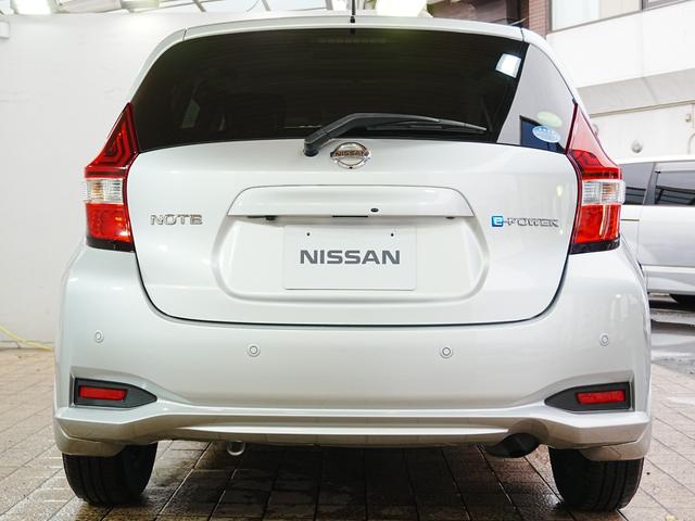 ノート ｅ－パワー　Ｘ　純正７インチナビ　フルセグＴＶ　全方位カメラ　デジタルインナーミラー　踏み間違い防止装置　純正マット　ドアバイザー　レーンキープアシスト　レベライザー　ステアスイッチ　スマートキー　プッシュスタート（11枚目）