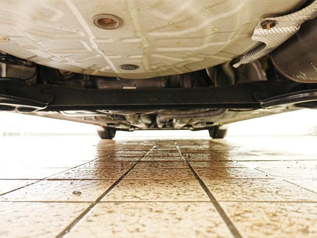 ノート ｅ－パワー　Ｘ　純正７インチナビ　フルセグＴＶ　全方位カメラ　デジタルインナーミラー　踏み間違い防止装置　純正マット　ドアバイザー　レーンキープアシスト　レベライザー　ステアスイッチ　スマートキー　プッシュスタート（17枚目）