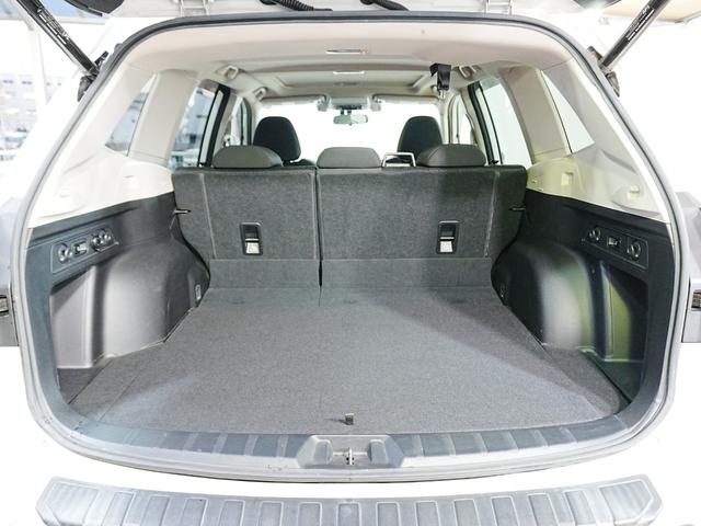 フォレスター プレミアム　純正ナビ　フルセグテレビ　前席ヒーシーター　パワーバッグドア　ルーフレール　ＳＴＩリップスポイラー　アイドリングストップ　ステアスイッチ　パドルシフト　Ｐスタート　スマートキー　ステアヒーター　ＥＴＣ（17枚目）