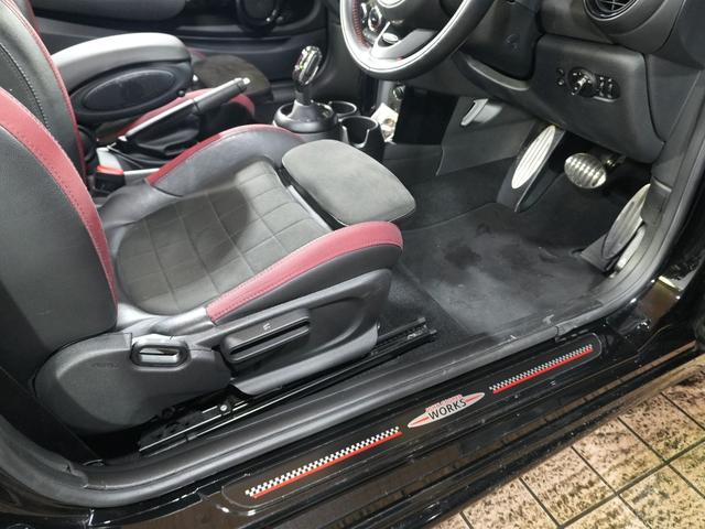MINI ジョンクーパーワークス コンバーチブル 純正18インチ ソナーセンサー シートヒーター ヘッドアップディスプレー レーダークルーズ 純正HDDナビ バックカメラ ETC2.0 衝突軽減 AHB スマートキー2個 ドライブレコーダー LED(50枚目)